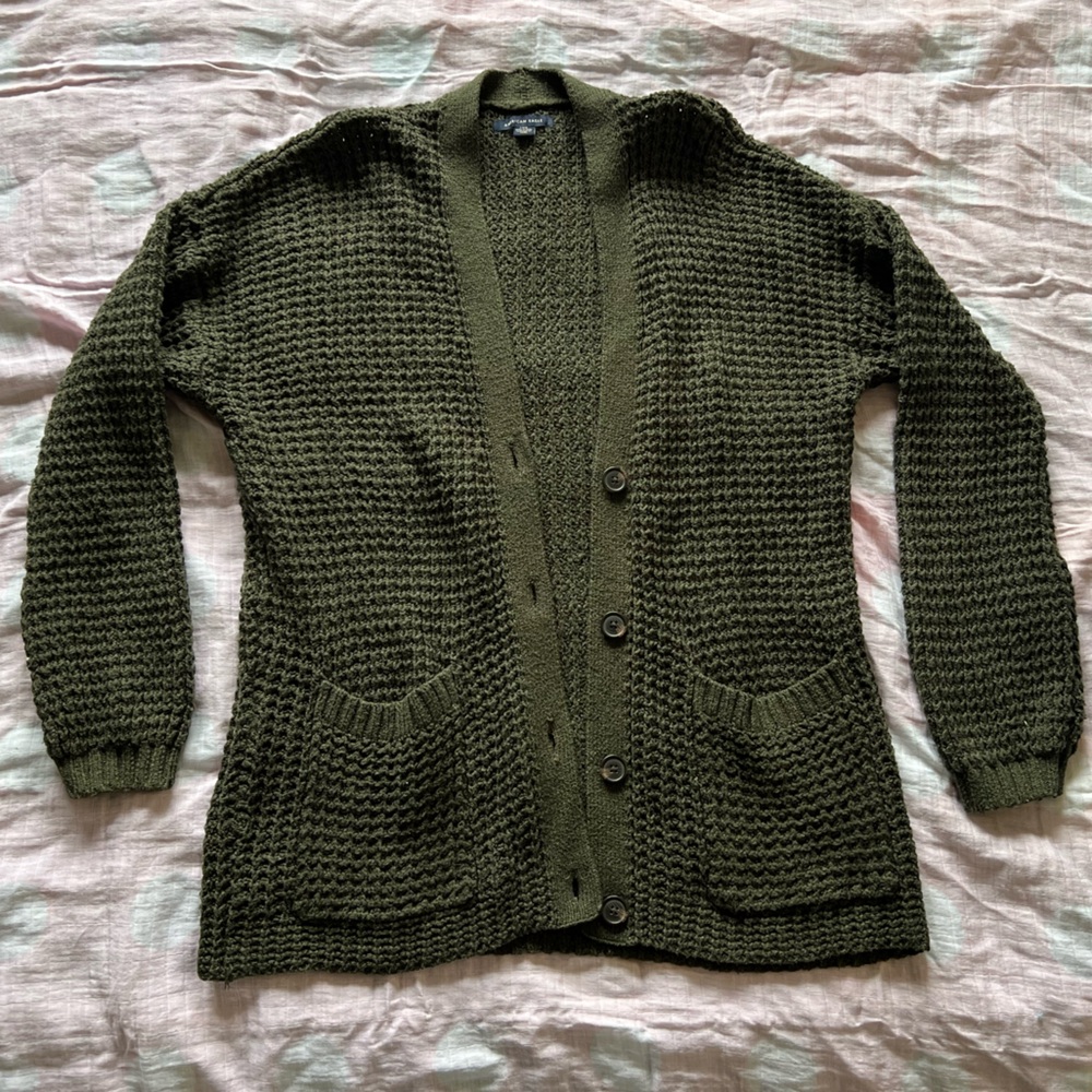American Eagle women’s open front cardigan.